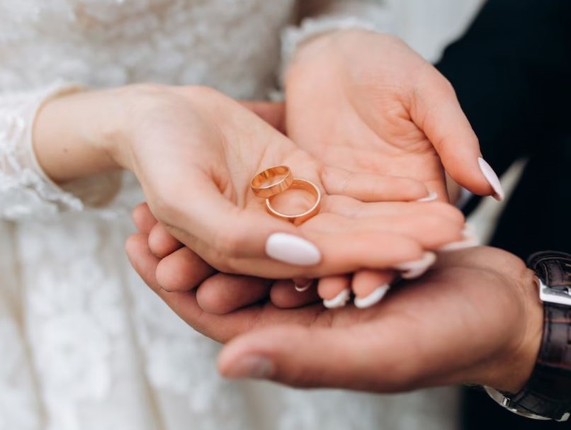 Можно ли жениться крестным одного ребенка: разъяснение РПЦ | Разрешен ли брак между крестными родителями одного ребенка