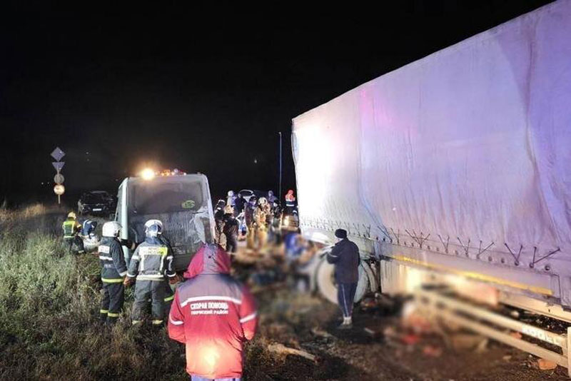 Крупное ДТП в Пермском крае: семь погибших, шестеро раненых | Семь человек погибли в ДТП с микроавтобусом в Пермском крае