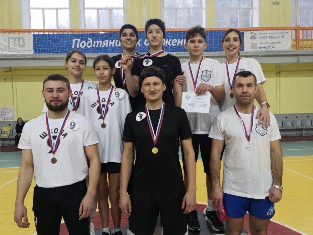 Родители первоуральских школьников соревновались в силе и ловкости | В Первоуральске прошел стартовал педагогический проект