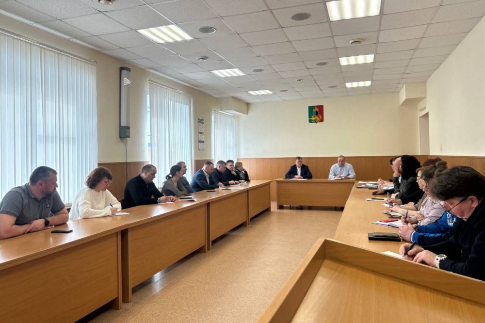 В Первоуральске до конца апреля наведут порядок на общественных территориях | На Урале проходит месячник чистоты