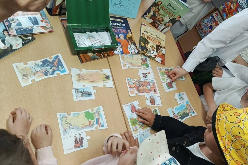 Всю неделю в Первоуральске проходят мероприятия, посвященные Дню России | На Урале в честь Дня России библиотека подготовила различные мероприятия Всю неделю в Первоуральске проходят мероприятия, посвященные Дню России | На Урале в честь Дня России библиотека подготовила различные мероприятия