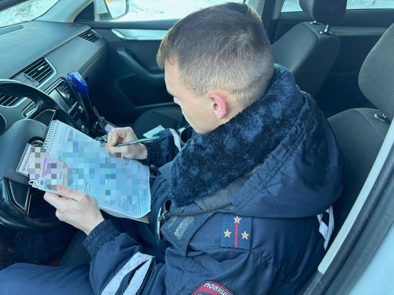 В Первоуральске выявили нарушения правил перевозки детей во время рейда ГИБДД | Первоуральских водителей проверили в ходе рейда ГАИ