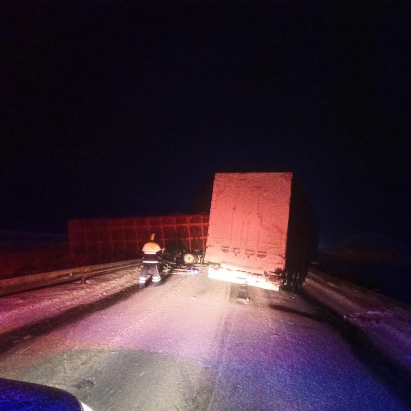 На Тюменском тракте ночью столкнулись два грузовика | На трассе «Екатеринбург – Тюмень» произошла авария с участием двух грузовиков На Тюменском тракте ночью столкнулись два грузовика | На трассе «Екатеринбург – Тюмень» произошла авария с участием двух грузовиков