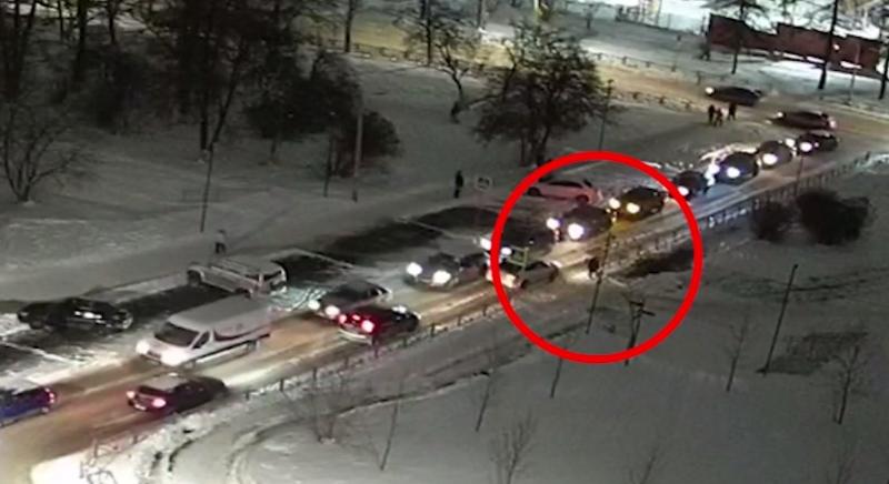 «Испугались и пошли дальше»: в Первоуральске водитель сбил детей | В Первоуральске водитель сбил детей на пешеходном переходе