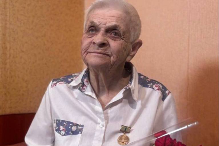 В Первоуральске проживают 3 человека, награжденные знаком «Житель блокадного Ленинграда» | На Урале организованы акции в память об освобождении блокадного Ленинграда 