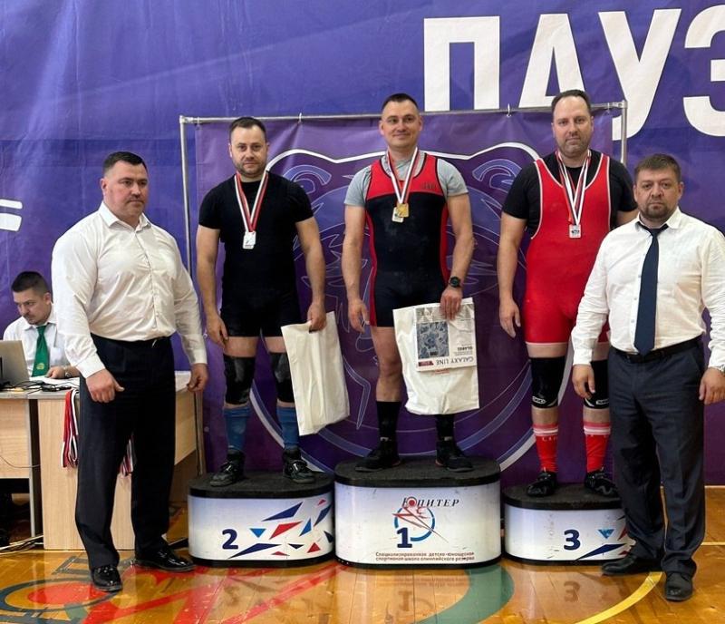 Первоуральские тяжелоатлеты взяли золото и побили рекорд на областных соревнованиях | Пауэрлифтеры из Первоуральска победили на турнире в Нижнем Тагиле Первоуральские тяжелоатлеты взяли золото и побили рекорд на областных соревнованиях | Пауэрлифтеры из Первоуральска победили на турнире в Нижнем Тагиле