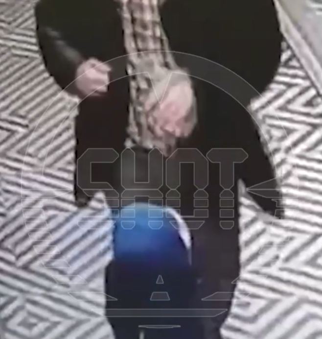 Пьяный неадекват напал на ребенка