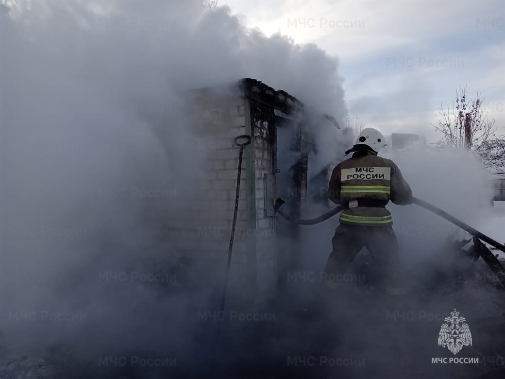 Под Первоуральском произошёл пожар в гаражном кооперативе