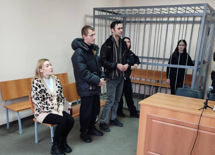 Трех жителей Екатеринбурга отправили в колонию за доведение до самоубийства 19-летнего | Жителей Екатеринбурга отправили в колонию за грабеж, вымогательство и кражу