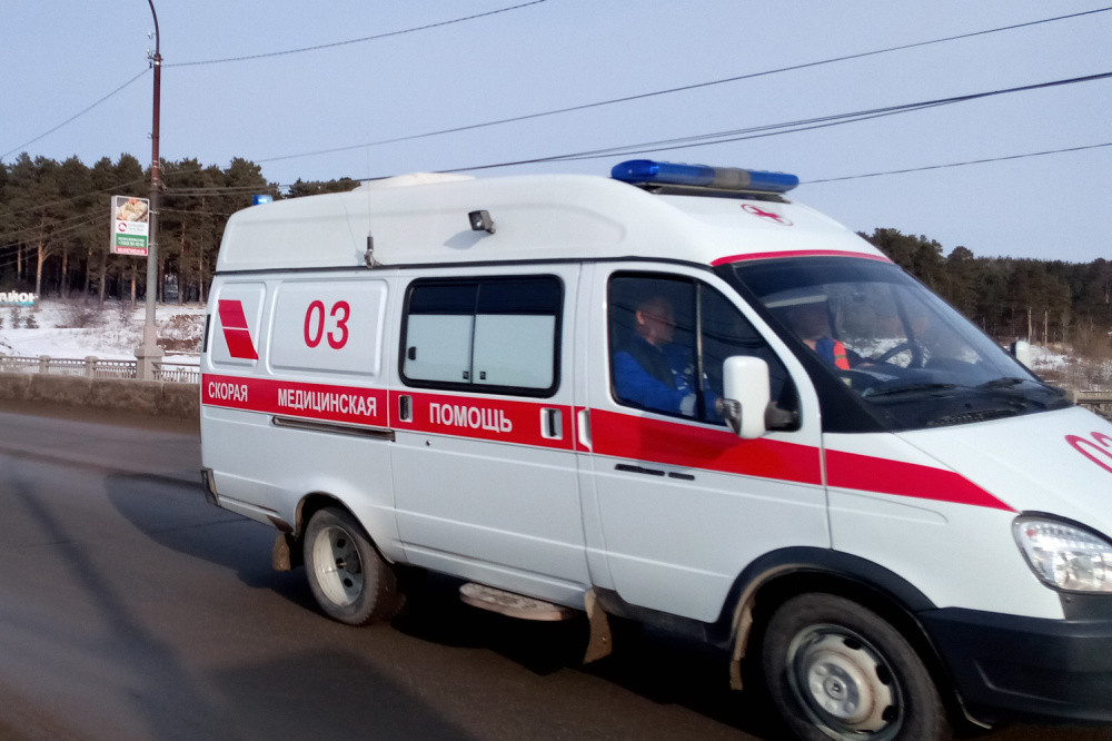 В Челябинске трамвай сбил насмерть женщину на остановке | Трагедия в Челябинске: женщина погибла от удара трамвая