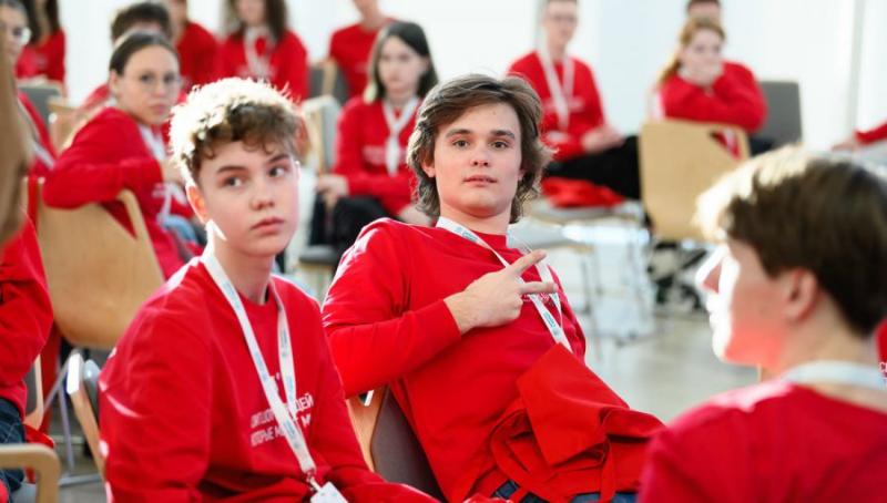 Более трех тысяч свердловских отличников стали стипендиатами Уральского фонда поддержки студенчества | Свыше трех тысяч студентов Свердловской области стали стипендиатами «Кампуса»