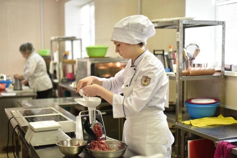 Первоуральская школьница стала бронзовым призером чемпионата «Профессионалы» по выпечке | Школьница из Первоуральска взяла третье место на чемпионате «Профессионалы»