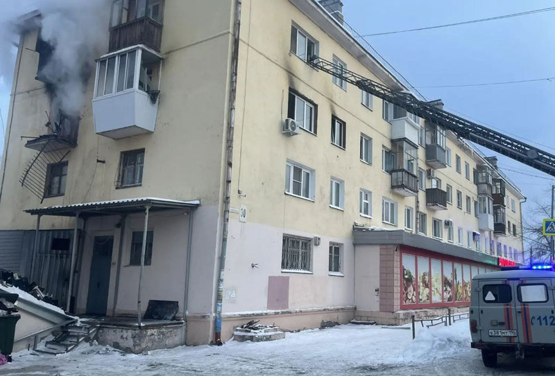 В Первоуральске произошёл взрыв газа в жилом доме: есть пострадавшие | Взрыв газа в Первоуральске: пожар в доме, пострадали люди