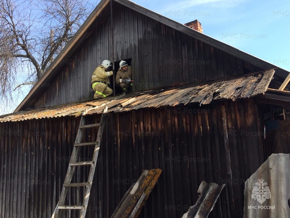 Садоводы напугались - в Билимбае сгорел жилой дом Садоводы напугались - в Билимбае сгорел жилой дом