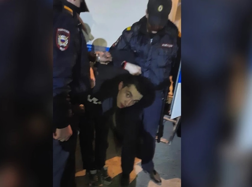 Сбежавшего из первоуральского суда рецидивиста нашли в диване