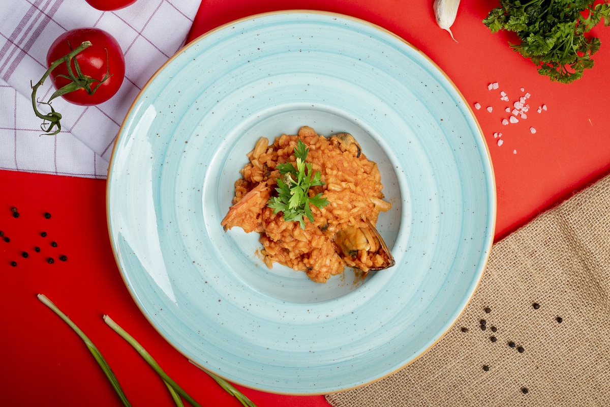 Экспресс-ужин, который выручает, когда на готовку нет ни минуты: всё в одной сковороде