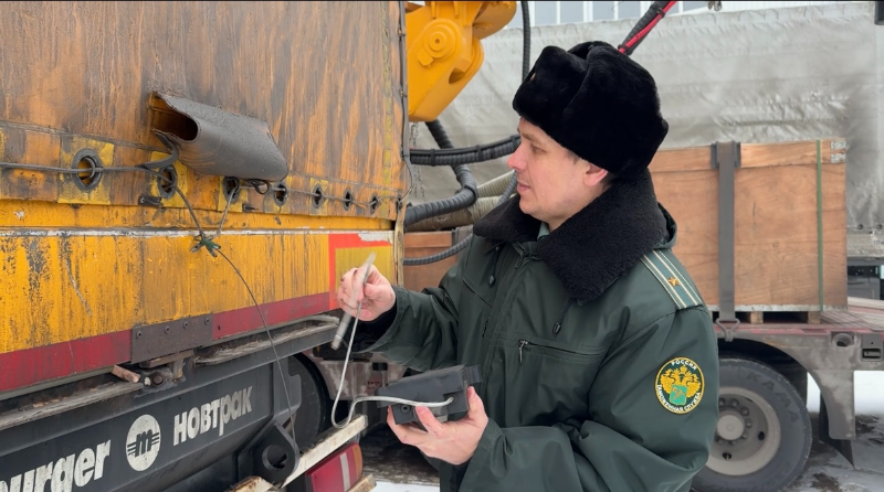 Таможенники Екатеринбурга рассказали о новой системе отслеживания грузов с Китая | Екатеринбургская таможня начала использовать навигационные пломбы для контроля грузов