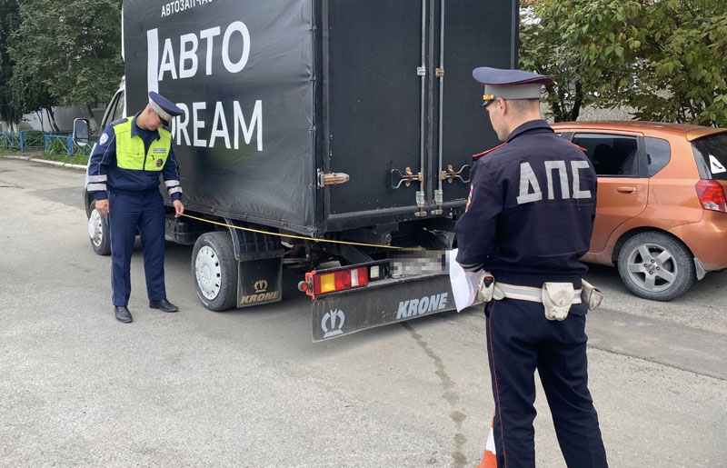 В Первоуральске 13-летний мальчик попал под «ГАЗель» на улице Ленина — пострадавший в больнице | Школьник выбежал на дорогу: ДТП с «ГАЗелью» в Первоуральске